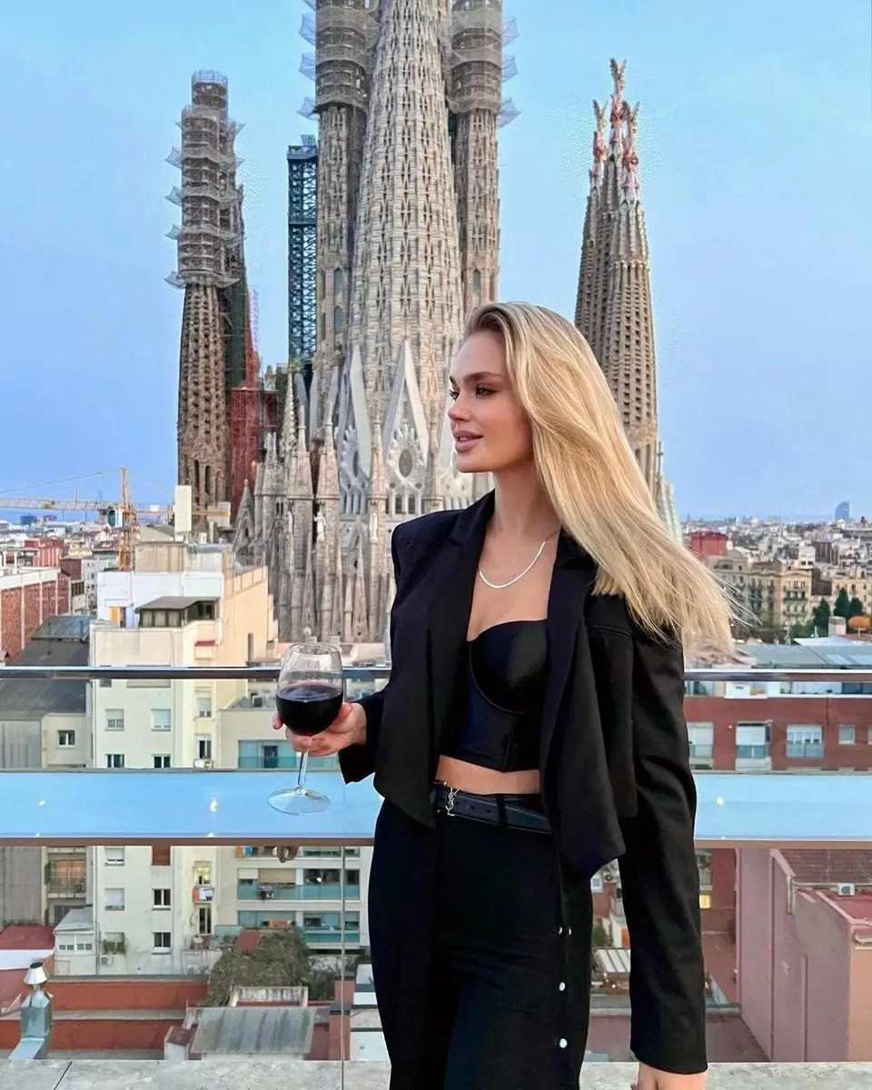 Elia escort in Dubai
