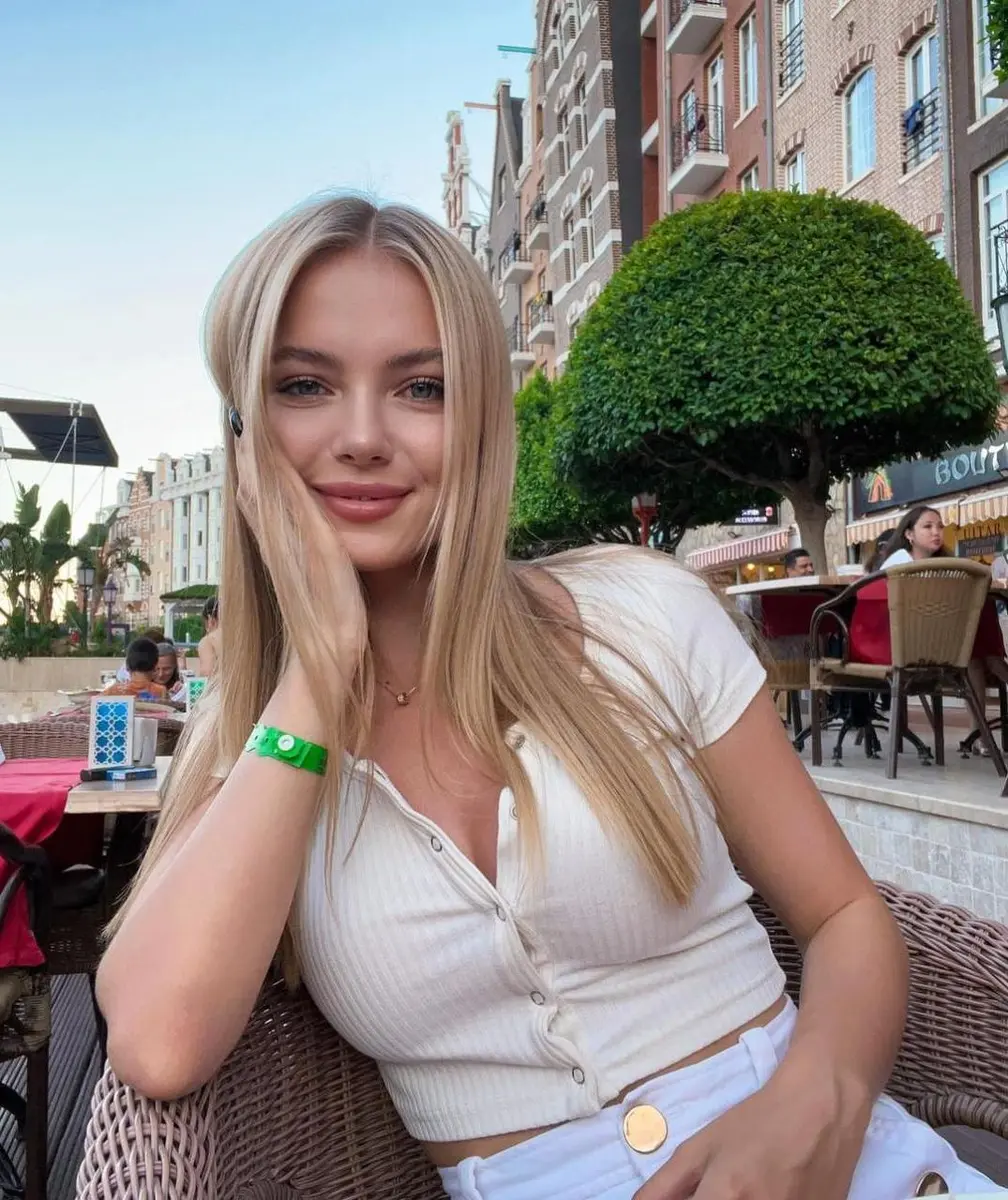 Maisie escort in Dubai