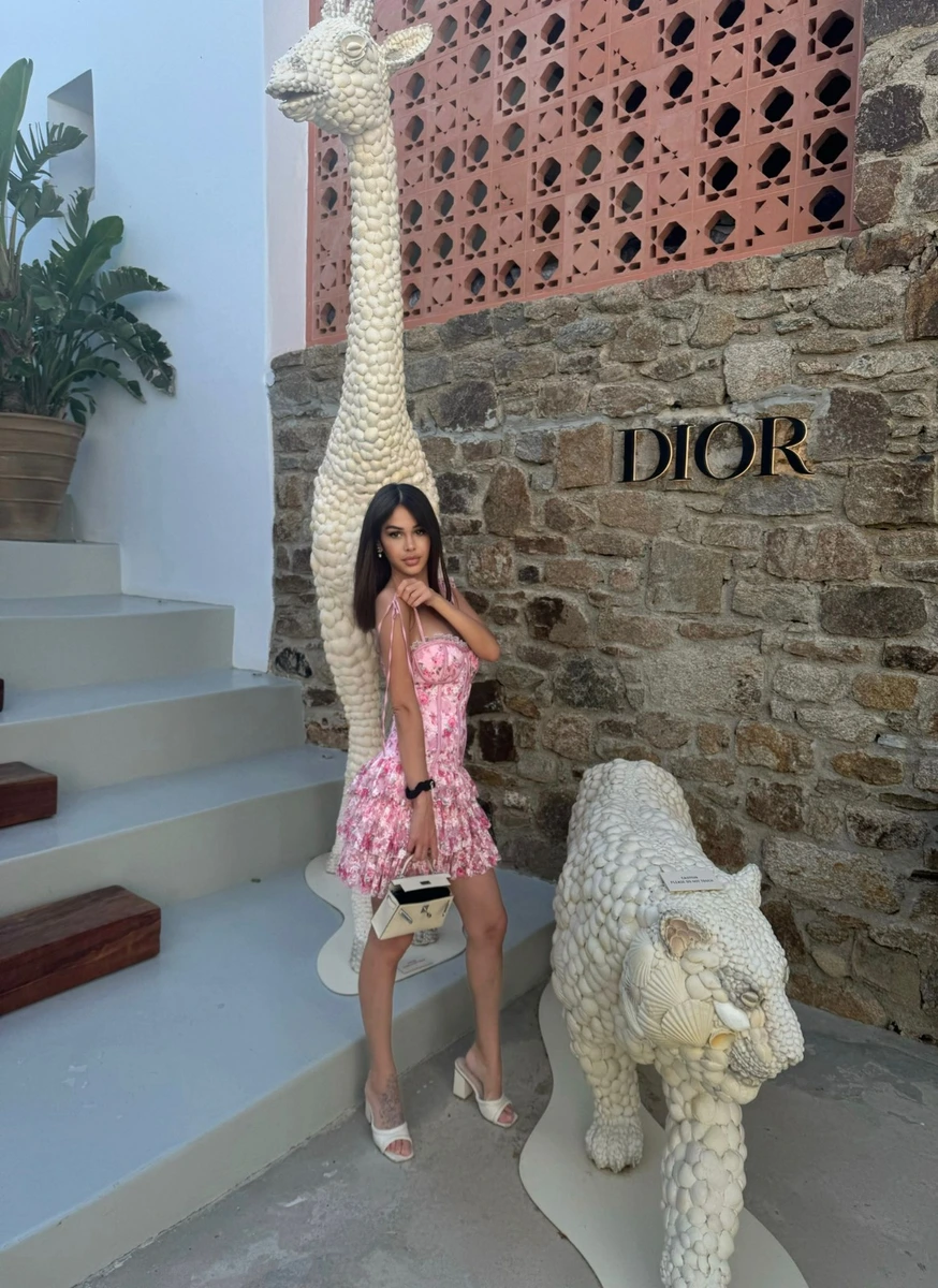 Sophia escort in Dubai