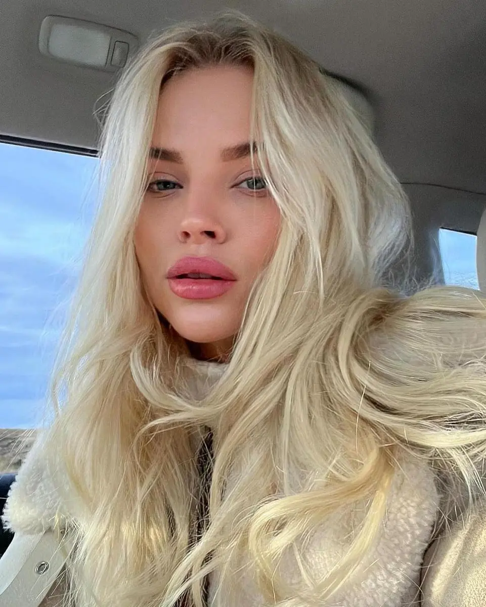 Zoelle escort in Dubai